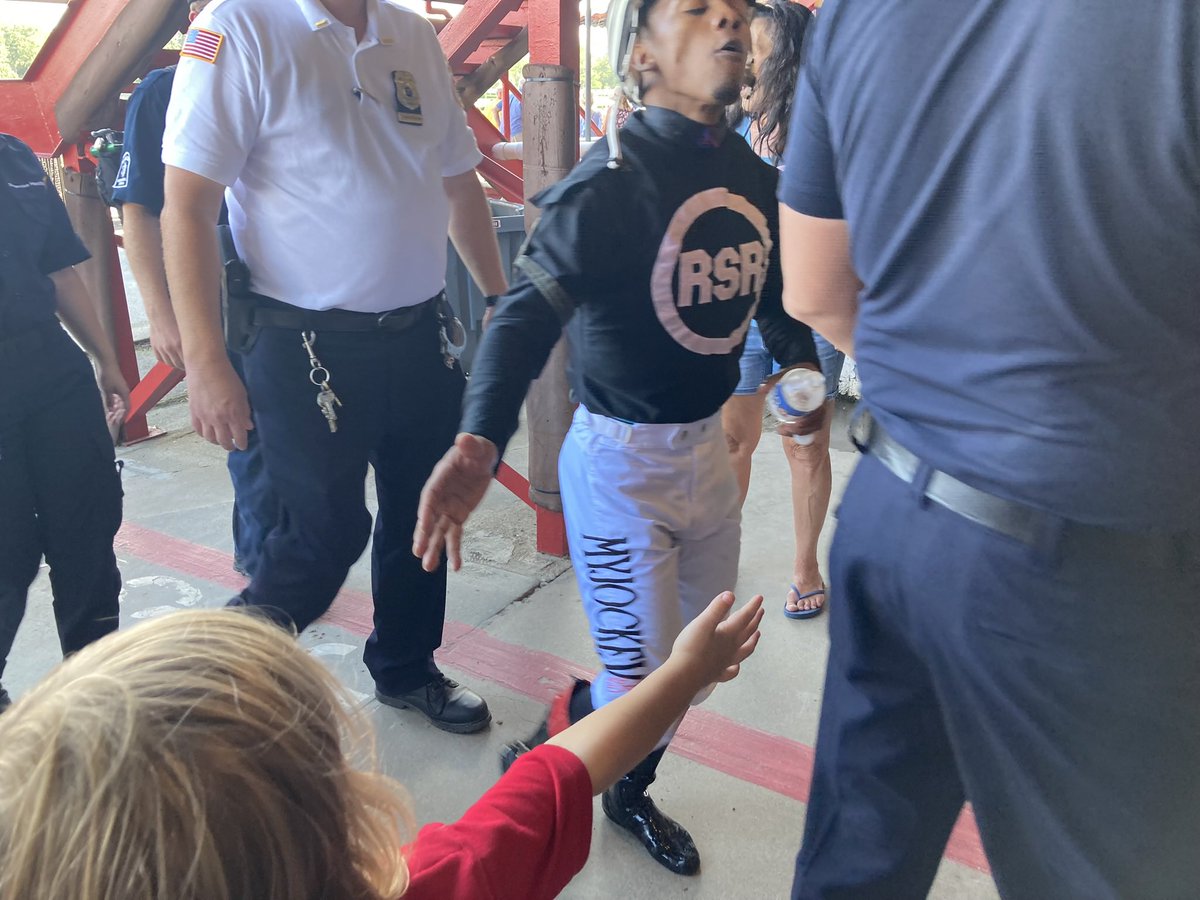 ZOSO35's tweet photo. @RSantana_Jr Congrats on 2,000! Here’s a shot of you giving my boy a high five after one of them at The Spa a couple years back! https://t.co/N6I8dQ8jHL