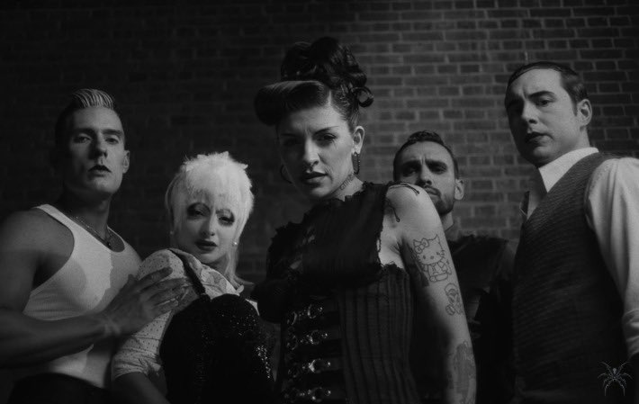 El video de “Ódiame” es cine 🚬