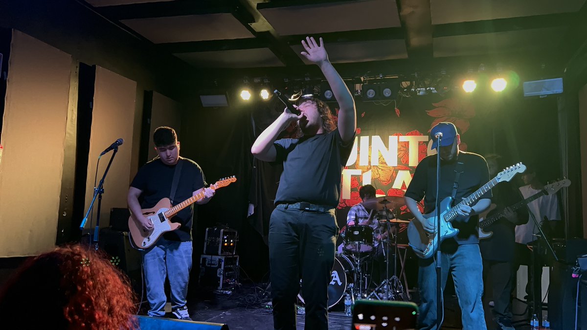Heavy News (@heavynews_) on Twitter photo ¡<a href="/AlmostDoneMx/">Almost Done Mx</a> se presentó anoche en Monterrey! 👓
La banda de pop punk triste originaria de Guadalajara pisó el escenario del <a href="/NodrizaEstudio/">Nodriza Estudio</a> para interpretar temas como "Florecer", "Mot Hulligan" y más. 🤘
Les dejamos el video de "Vista Periférica" 📽 youtu.be/C8VYiIcyfaY ¡<a href="/AlmostDoneMx/">Almost Done Mx</a> se presentó anoche en Monterrey! 👓
La banda de pop punk triste originaria de Guadalajara pisó el escenario del <a href="/NodrizaEstudio/">Nodriza Estudio</a> para interpretar temas como "Florecer", "Mot Hulligan" y más. 🤘
Les dejamos el video de "Vista Periférica" 📽 youtu.be/C8VYiIcyfaY