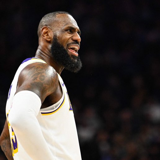 LeBron James in the 4th:

12 Minutes
0 Points
0-2 FG

“CLUTCH” NOT MY GOAT 😹😹😹