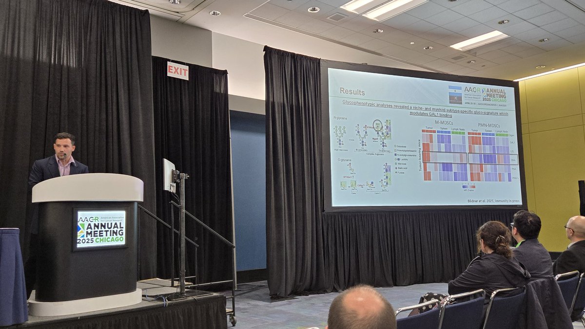 #AACRGlobalScholars Joaquin Merlo <a href="/JoaquinMerlo11/">Joaquin Merlo</a> from <a href="/gabyrabi/">Gabriel Rabinovich</a> lab beautifully presenting his results about the crosstalk between myeloid cells' regulatory functions on tumor growth and GAL1-specific ligands. #Glycocheckpoints #AACR25 <a href="/AACR/">AACR</a>. Orgullo 🇦🇷 on the stage!