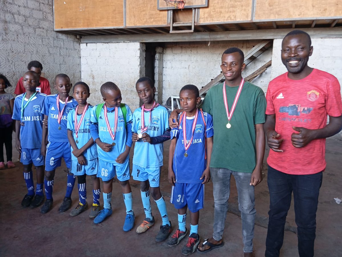 ShakurNjeru1's tweet image. In communities where social amenities like football grounds are scarce, we took a step forward by organizing the #StreetSoccer health & hygiene tournament. With over 100 children participating alongside Jasa Academy & Viwandani Social CBO, we鈥檙e using sports as a tool to empower.