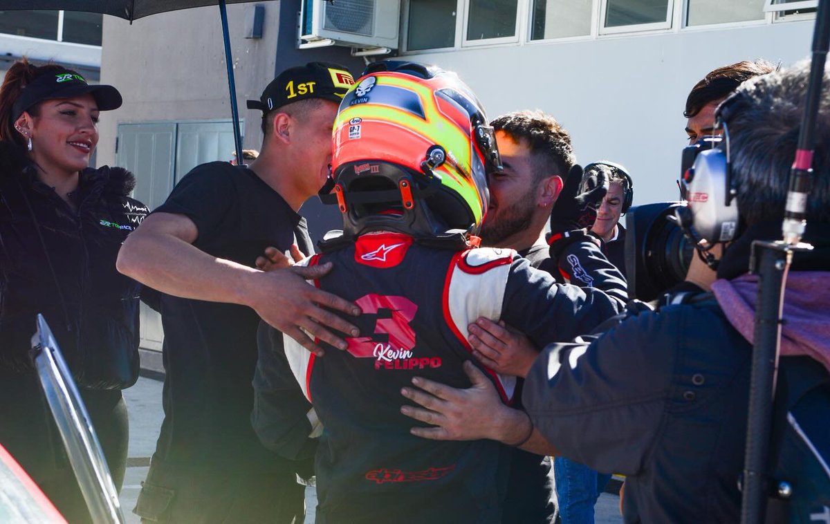 Victoria en <a href="/TopRaceOk/">Top Race</a>  San Nicolás 🔥💪🏻

Feliz por una victoria que nos merecíamos hace rato, a seguir trabajando para seguir por este camino.

Gracias a toda gente de San Nicolás que fue al autódromo por la buena onda y por acercarse después de la carrera, nos vemos pronto ❤️