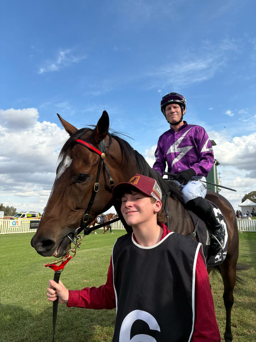 Blake strapped his first horse at Leeton on Saturday, with Jellignite running a good fourth for connections.

Here's to many more straps and plenty of winners 🏇🏇🏇