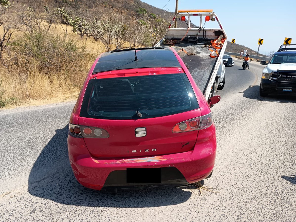 👨🏼‍🚒Compañeros de Bomberos 🚒 acudieron en apoyo tras un accidente vehicular 🚗💥 donde un auto terminó volcado 🔄. 

En el hecho, dos personas resultaron heridas 🤕; sin embargo, fueron trasladadas 🚑 para su valoración médica 🏥 sin presentar lesiones de gravedad ✅.