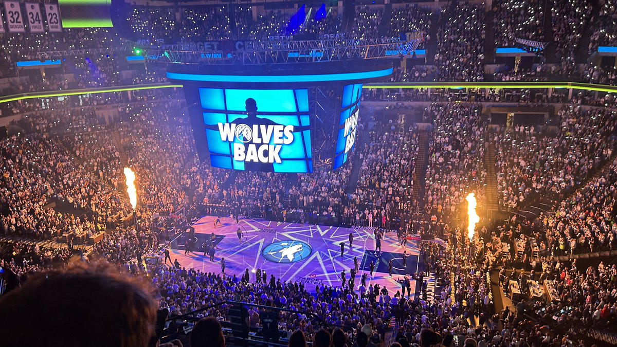 I’ve been to 2 Final Fours, the NBA Finals where I saw Michael Jordan but today’s Lakers/Timberwolves game is probably the best game I’ve ever seen in person. Go 🐺