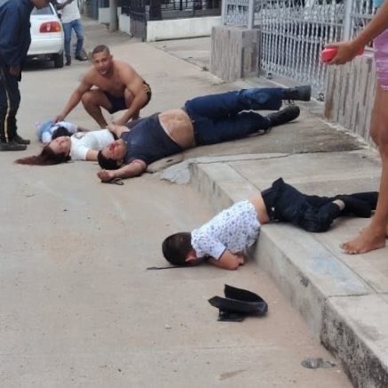 <a href="/petrogustavo/">Gustavo Petro</a> Y así son los asesinatos a los policías de colombia y sus familiares; Pobre niño, ¡que tristeza, qué dolor!. Vos sos un HIJUEPUTA.