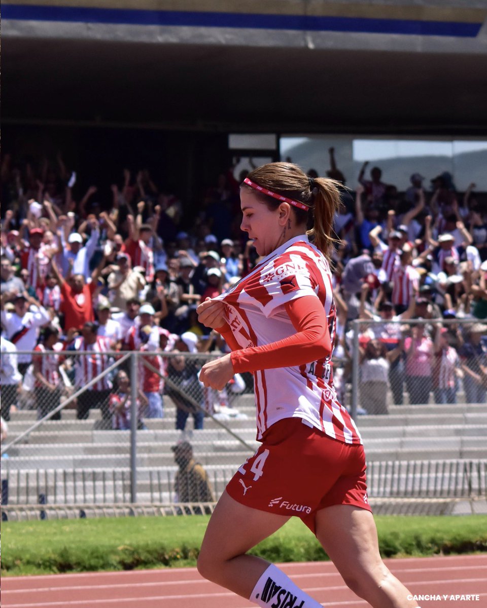 ¡Un Olímpico rojiblanco! 
<a href="/ChivasFemenil/">Chivas Femenil</a> selló su pase a semifinales tras vencer 1-0 en la vuelta a <a href="/PumasMXFemenil/">PumasMX Femenil</a> , con gol de <a href="/LichaCervantes/">Alicia Cervantes</a> . En el global, las rojiblancas se impusieron 3-0. 
Tremendo lo de Cervantes y lo de la afición en CU. 
📸 @thepetitecoffy