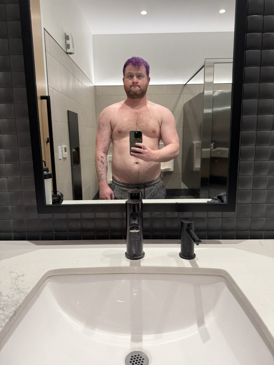 Gym completed, now who wants to come help me stretch 😉 …wide