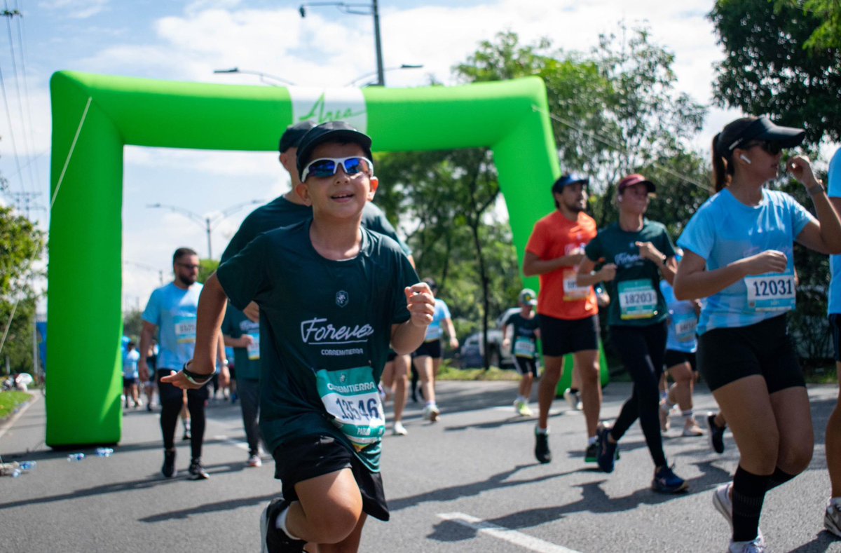 Areametropol's tweet photo. Cada paso que dimos en @CorreMiTierra fue un recordatorio de que juntos podemos construir un futuro lleno de vida.
¡Gracias por llenarnos de amor e inspiración! 💚
#EnCicla #CorreMiTierra #MovilidadSostenible https://t.co/rtT81FeJqP