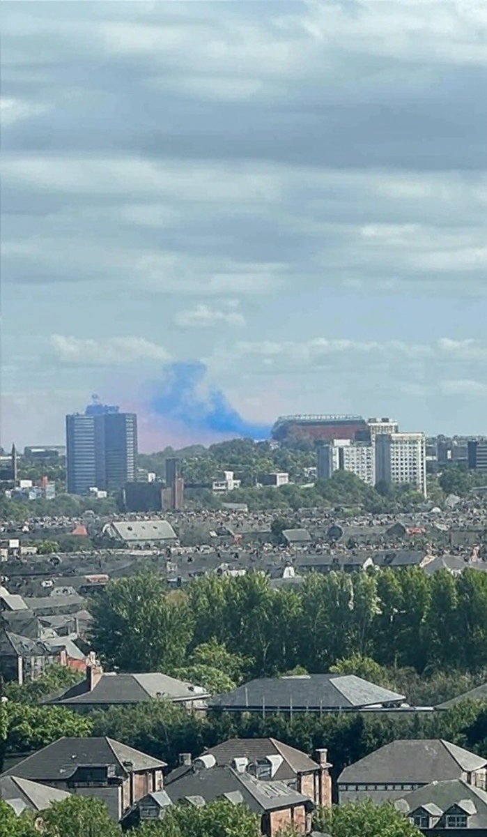 ArndTheGrnds's tweet image. That Toffee off-loading the blue flares, bravo!