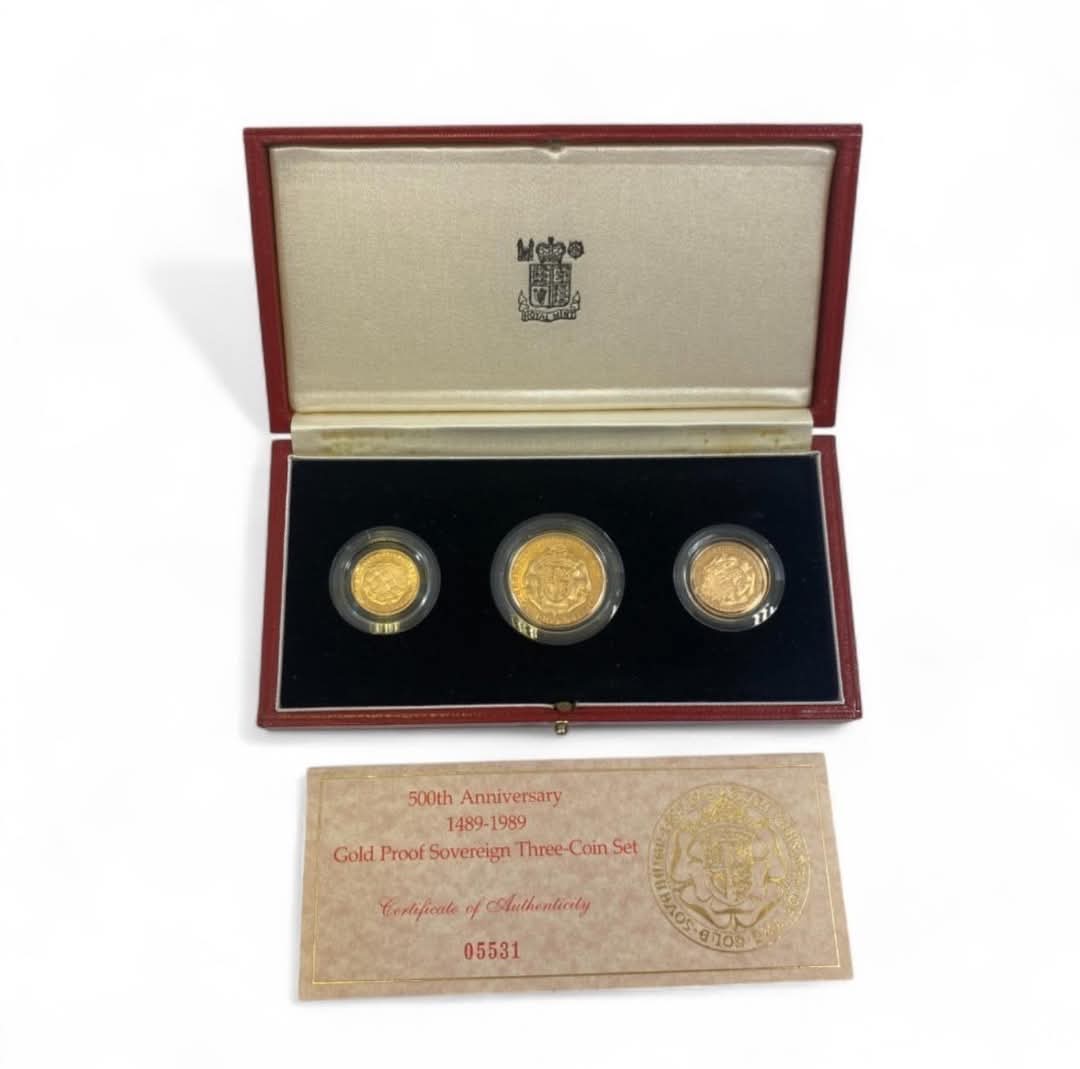 Our Catalogue is available now for this Friday’s auction, link below.

hansonslive.hansonsauctioneers.co.uk/auctions/catal…

#antiquesandcollectables #auctioneers #auctioneer #auctionhouse #collectable #auction #auctions #collectables #charmbracelet #antiquegold #goldcharmbracelet #gold #vintagegold #hitchin