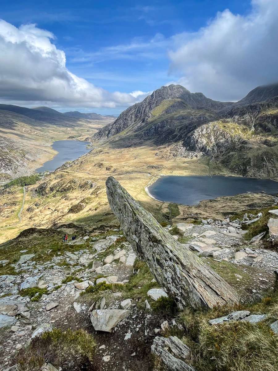 One from today’s stunning circular of Y Garn via Devil’s Kitchen, from Ogwen Cottage with my son.

📍- Taken on Y Garn’s NE ridge, whilst descending towards Llyn Idwal. 👌🏻😍 - the views in this area are hard to beat! 🏴󠁧󠁢󠁷󠁬󠁳󠁿 

#Eryri #Snowdonia #Hiking #Explore #Mountains