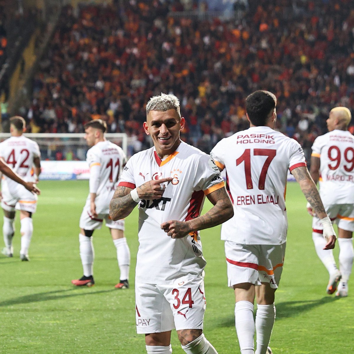 uAYurtici's tweet photo. Bu haftayı da boş geçmedi. Lucas Torreira yanıyor! 🔥 https://t.co/pG5MO6POfo