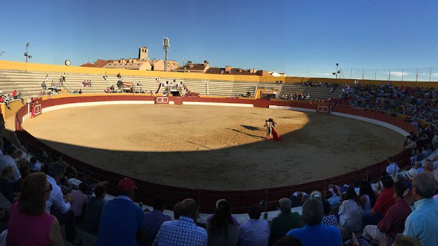 Montan el club y llega la pandemia. Cuando tiran pàlante lo hacen reabriendo el batan. Fueron ellos, no otros. Cimentados sobre los principios del toro, el primer tercio y el aficionado, montan su primera feria.