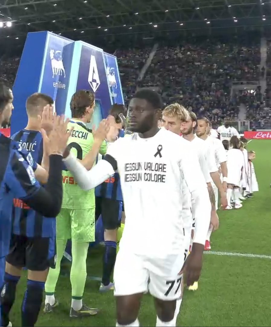 Maglia che entrerà nella storia. 

Una delle pagine più brutte e indegne scritte per colpa della lega Serie A.