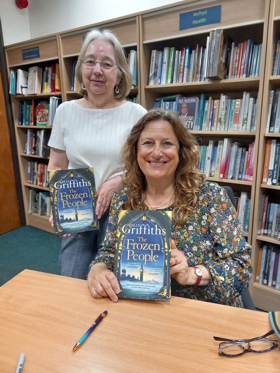 Elly Griffiths tweet media