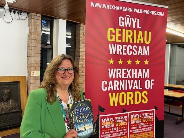 Elly Griffiths tweet media