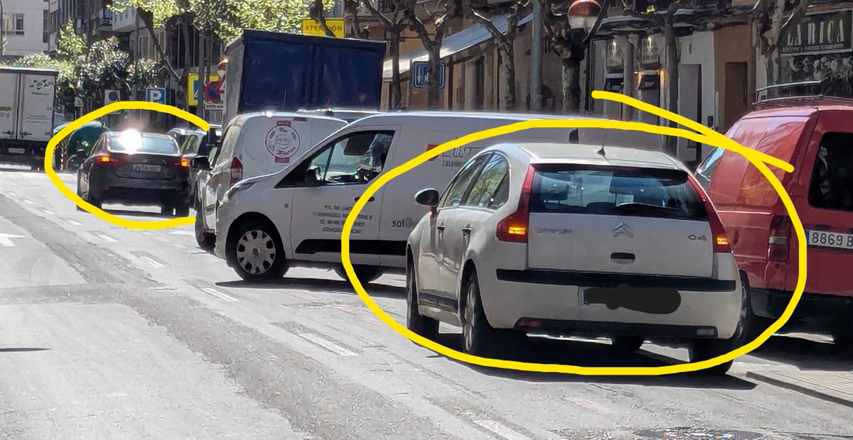 <a href="/alvarofoncea/">Alvaro Foncea Román</a> Las "luces de freno" de la DOBLE FILA según el concejal de Movilidad del <a href="/AytoLogrono/">Ayuntamiento Logroño</a>, indigno de tal cargo, ahora insultando al concejal de la oposición <a href="/alvarofoncea/">Alvaro Foncea Román</a>.
Claro que tampoco es infrecuente encontrarle con su propio "Haiga" tirado sobre el ciclocarril.
#QueChorraMasDa