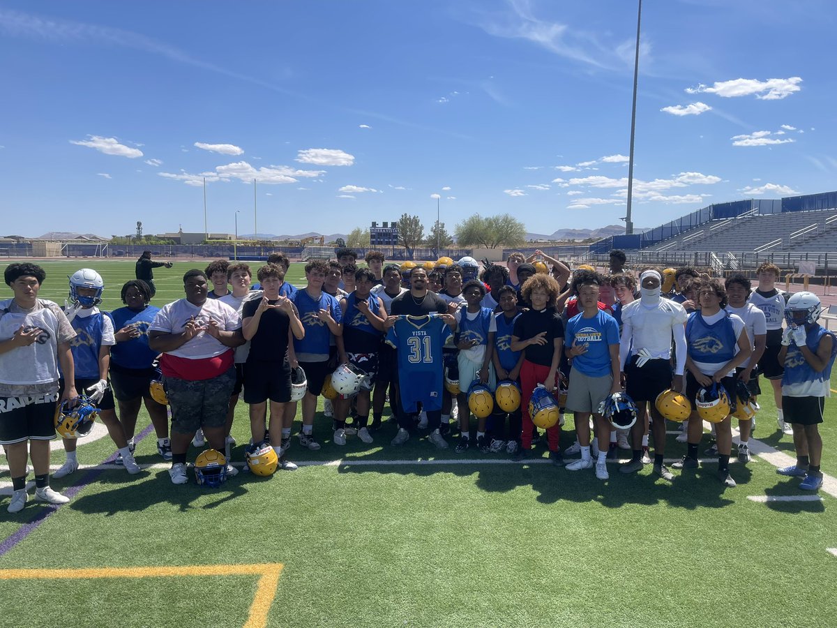 Building community is what it’s all about Happy to have back alum <a href="/Broady_Meek/">Maliek Broady</a> and excited about what he’s bringing to SV Football!!