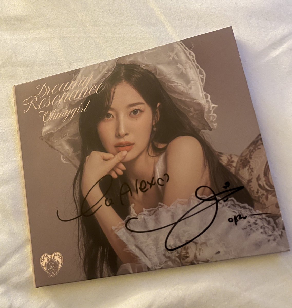 redspace30's tweet photo. I can’t express how much i’m grateful and lucky to see you again Arin🥺❤️ you’re such a lovely person with a big  heart, you signed my other album and you remembered my name…, i can’t imagine a day without Oh My Girl #arin #ohmygirl #cannes #canneseries #오마이걸 #miracle https://t.co/oXDHj22b0j