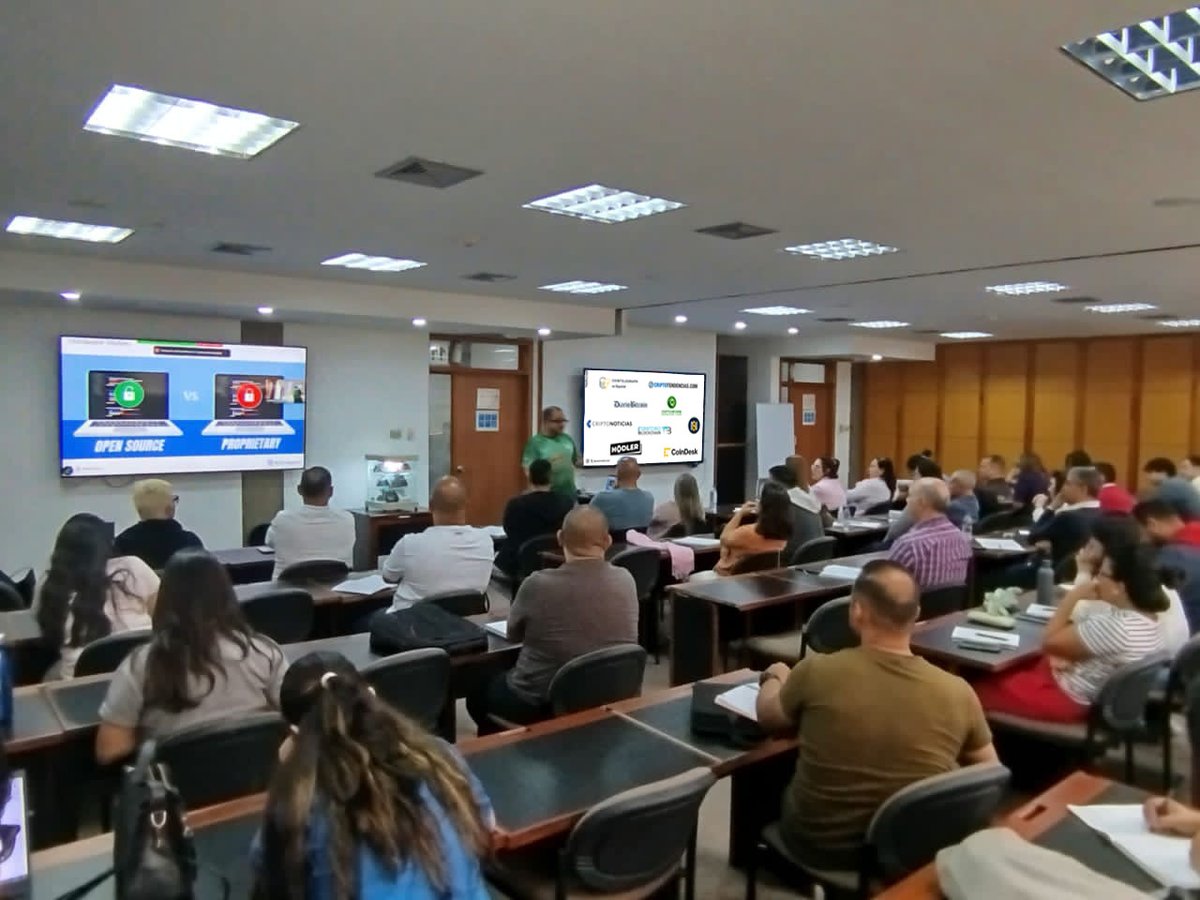 Academia BT&C UCAB (@academiabtcucab) on Twitter photo Durante la clase de Análisis Fundamental de nuestro Diplomado de Criptoactivos, exploramos los diferentes medios en la cobertura de noticias.
"Estar bien informado es parte de estar bien educado".
Gracias a los equipos de <a href="/CointelegraphEE/">Cointelegraph en Español</a> <a href="/cripto_t/">CriptoTendencias</a> <a href="/DiarioBitcoin/">Diario฿itcoin</a> <a href="/Criptoinforme/">Criptoinforme</a> Durante la clase de Análisis Fundamental de nuestro Diplomado de Criptoactivos, exploramos los diferentes medios en la cobertura de noticias.
"Estar bien informado es parte de estar bien educado".
Gracias a los equipos de <a href="/CointelegraphEE/">Cointelegraph en Español</a> <a href="/cripto_t/">CriptoTendencias</a> <a href="/DiarioBitcoin/">Diario฿itcoin</a> <a href="/Criptoinforme/">Criptoinforme</a>