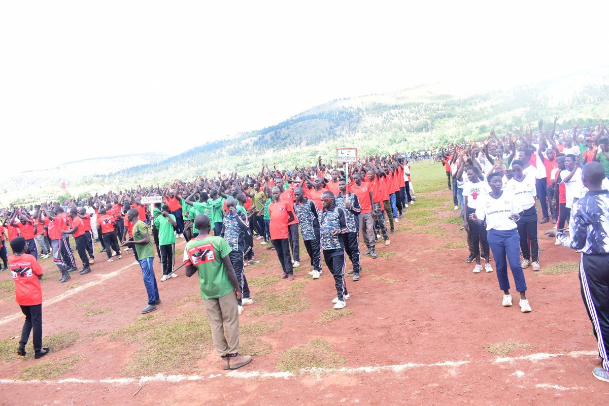 #Burundi: Participation, ce samedi, des gouverneurs de <a href="/CankuzoProvince/">Province Cankuzo</a>, @MuyingaProvince et <a href="/RuyigiProvince/">Province Ruyigi</a> aux cérémonies de démonstration de force des militants du parti <a href="/CnddFdd/">CNDD-FDD</a> en nouvelle commune #Cankuzo de #Buhumuza.
 Ces cérémonies se sont déroulées au stade #Buhumuza.