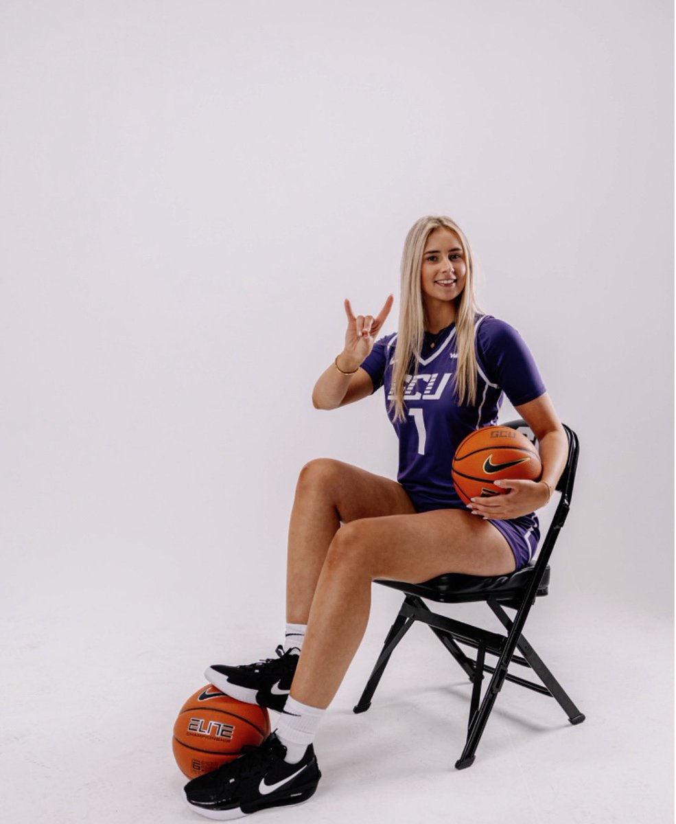 Holly Griffiths tweet media