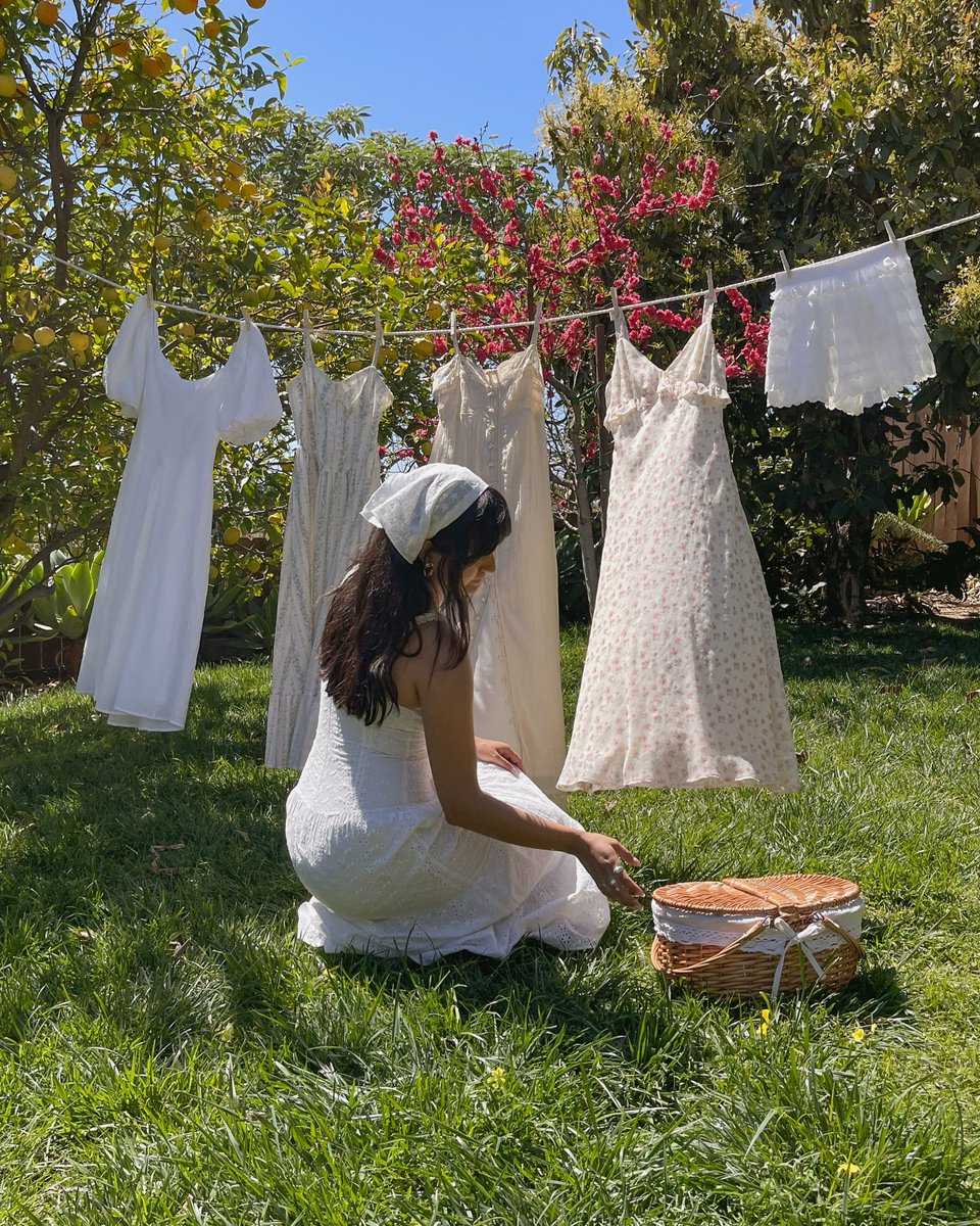 lulusdotcom's tweet image. how to romanticize your chores: do them in lulus 🌷✨🐇 shop perfectly pastoral spring looks here: lulus.visitlink.me/wFiR1z

#lovelulus #gardengirl #springootd #springdresses #pinterestoutfits #pinterestmoodboard spring fashion outfit ideas