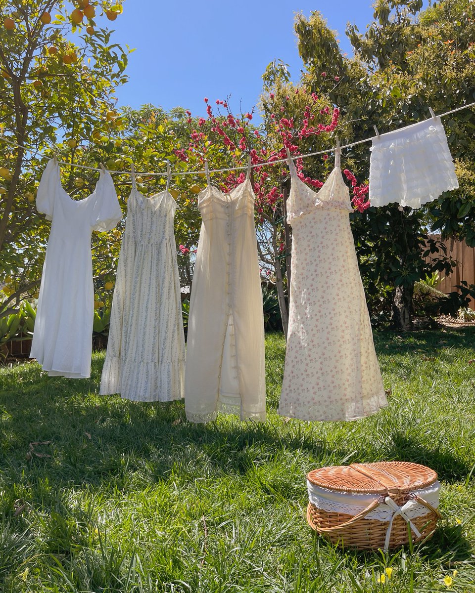 lulusdotcom's tweet image. how to romanticize your chores: do them in lulus 🌷✨🐇 shop perfectly pastoral spring looks here: lulus.visitlink.me/wFiR1z

#lovelulus #gardengirl #springootd #springdresses #pinterestoutfits #pinterestmoodboard spring fashion outfit ideas