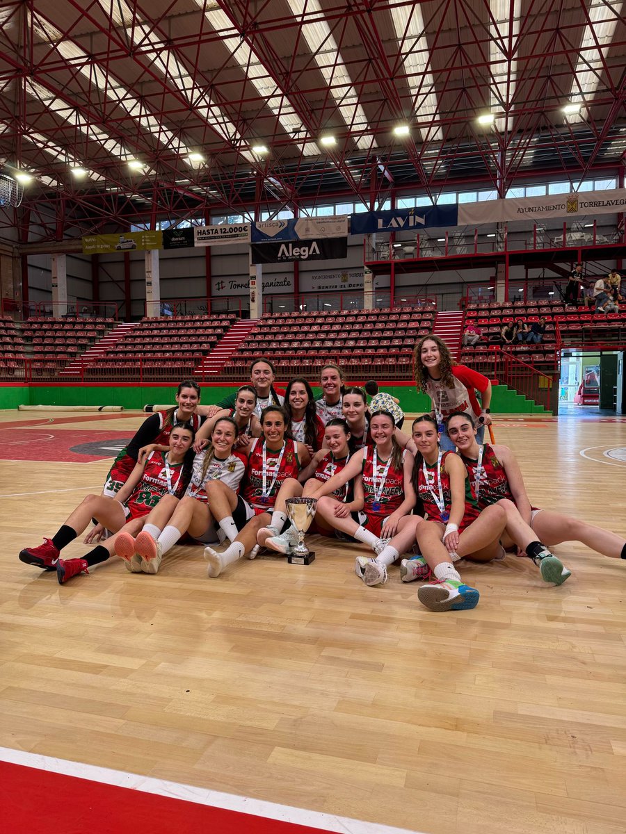 🏆| ¡Nuestro equipo sénior femenino se ha proclamado hoy campeón de liga!

¡¡ENHORABUENA CHICAS!!💪❤️🤩🏀

#BaloncestoTorrelavega
#SomosLaPaz