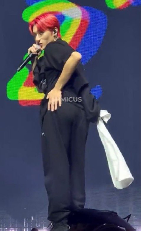 look at him go! hole facing the world!!