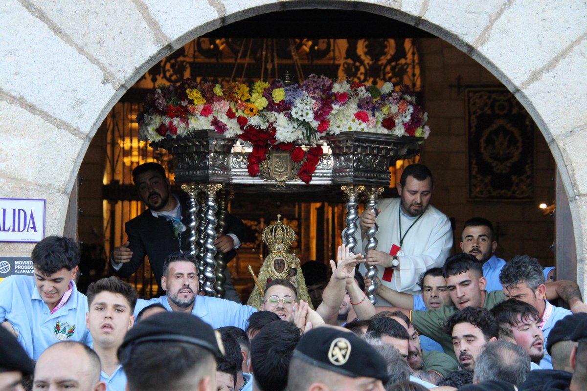 NazarenoCSR (@nazarenocsr) on Twitter photo FOTOS ROMERÍA VIRGEN DE LA CABEZA.
Aquí os dejamos unas fotos del día de hoy de la Romería. Hemos disfrutado y nos hemos emocionado con la Morenita. <a href="/MorenitaCSUR/">VirgendelaCabezaCSur</a>
#MorenitaCSur FOTOS ROMERÍA VIRGEN DE LA CABEZA.
Aquí os dejamos unas fotos del día de hoy de la Romería. Hemos disfrutado y nos hemos emocionado con la Morenita. <a href="/MorenitaCSUR/">VirgendelaCabezaCSur</a>
#MorenitaCSur