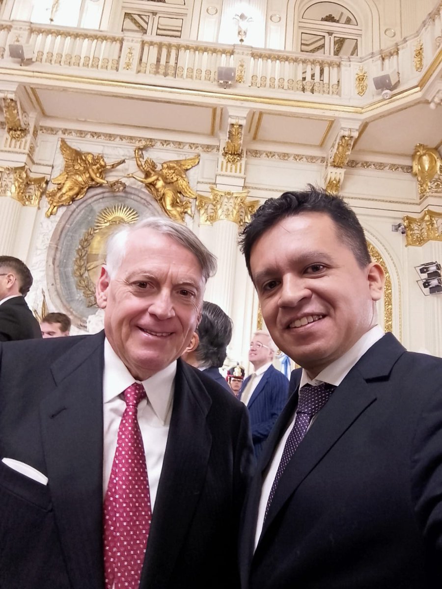 DiegoMac227's tweet image. Estar al lado de mí mentor y al lado del mejor presidente de la historia argentina no tiene precio, fue increíble está experiencia y además de estar escuchando en vivo una clase IMPRESIONANTE de teoría económica.
Me quedo con las palabras del profesor Jesús Huerta de Soto:…