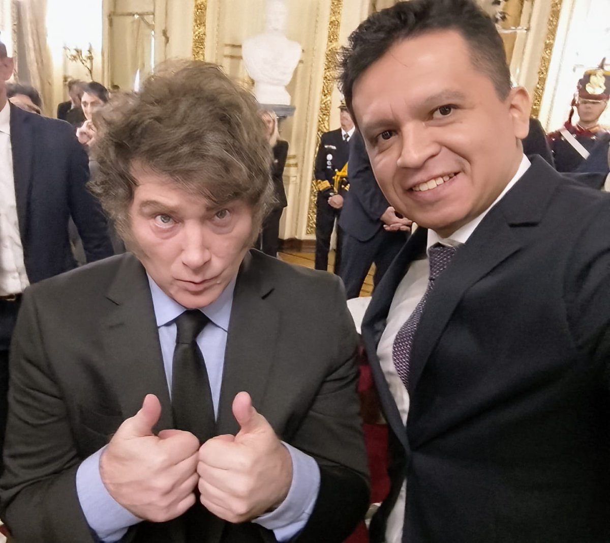 DiegoMac227's tweet image. Estar al lado de mí mentor y al lado del mejor presidente de la historia argentina no tiene precio, fue increíble está experiencia y además de estar escuchando en vivo una clase IMPRESIONANTE de teoría económica.
Me quedo con las palabras del profesor Jesús Huerta de Soto:…