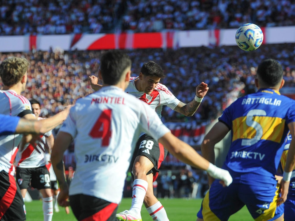 Un Superclásico à l'image de la production des deux équipes cette saison.

Coaching illisible de Gago qui se pointe à 5 défenseurs tandis que River Plate, pas en danger, est trahi par une défense friable et dépassée sur chaque ballon long.

Néanmoins, c'est un clásico agréable 👏🏻