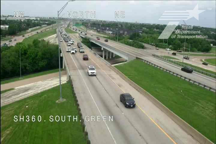 krldtraffic's tweet image. #Arlington into #GrandPrairie: SB 360 @ SE Green Oaks Blvd. a crash blocks the right lane, backups from Bardin Rd. #KRLD #KRLDTraffic #1080KRLD #trafficalert @TxDOTFortWorth #APD #Waze