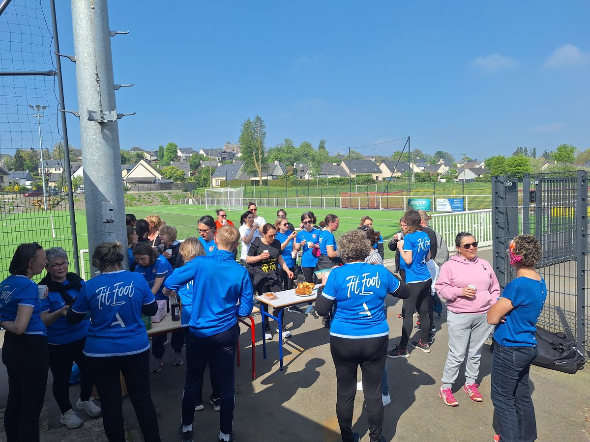[Nouvelle Pratique]
La Pratique "Bien-être"
⚽️🎶💪🏋‍♀️🚶‍♀️🔥🔝

Rassemblement <a href="/DistrictFoot35/">District 35</a> des sections "FitFoot" ce dimanche à Talensac 🤩

Un très beau moment de partage et de convivialité autour de notre pratique "Santé" 🤗✌️

@KervellaYann1 <a href="/FCBT35/">F.C. Breteil Talensac</a>