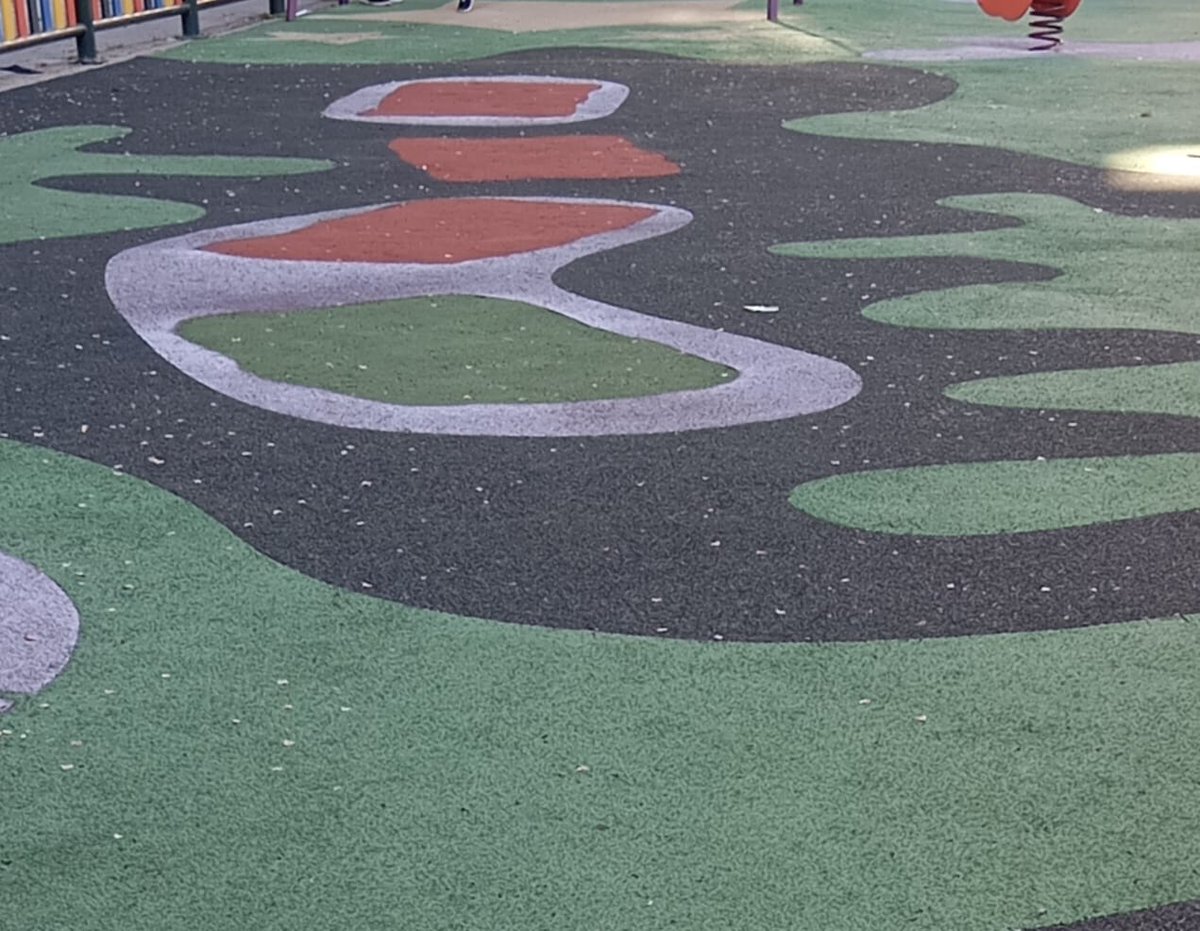 Fat_Man_Boy's tweet photo. @Hardcorcon @AytoAlcorcon @ppyjj_alcorcon Tenéis algún plan de instalar en este parque, pegado al Acebo, de nuevo juegos para los niños como había antes? Se ha quedado un poco triste... https://t.co/CzXio94Cnk