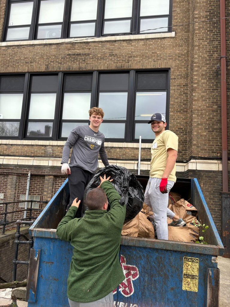 BrianPolian's tweet photo. Thank you to the student-athletes who volunteered for the Jesuit Day of Service yesterday. We are grateful and proud. #ItsaCarrollThing⚡️ https://t.co/4pmjTG2Mne