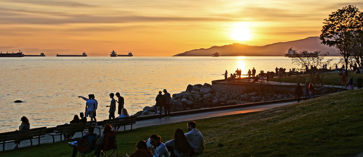 A beautiful evening (04/26) along the seawall with a longtime friend from Quebec, my Sonya77, and a couple of craft beer. <a href="/narrativelens/">Cameron Wood</a>
