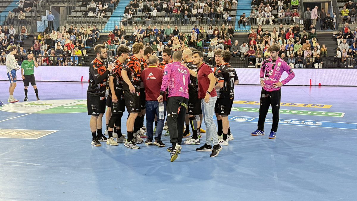 supercarlosleon's tweet photo. Final. @BMGranollers 30 @ADEMARLEON 30
Partidazo. Enorme.
Orgullo de club. 
#ademar #leonademar #sosademar #ademaraluchar #abanca #somosabanca #alsa #embutidosrodriguez #supercarlosgarcia https://t.co/REOVk2b8BM
