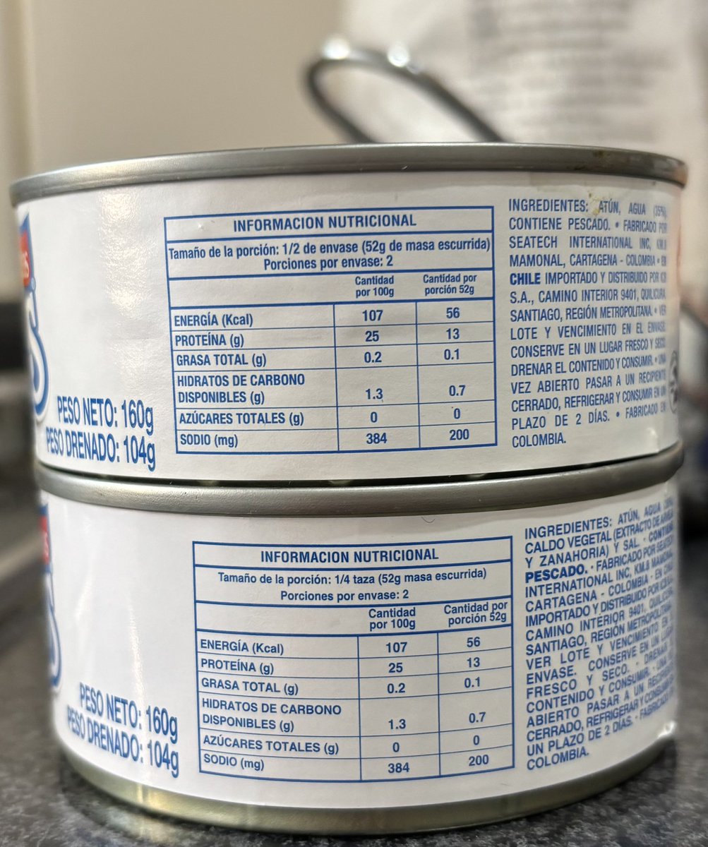 Kotesita's tweet photo. Acá les dejo la comparación de ambas latas. Es todo igual. La de arriba es (era, ya me la comí) la antigua (elaborada en 2023), la nueva tiene fecha de elaboración en 2025. https://t.co/FbcePiNmcl