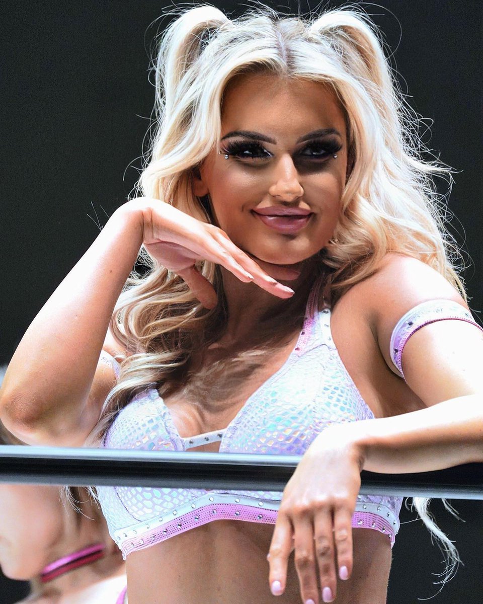 WMainEventTime's tweet photo. 🚨#WWE busca fichar a #MariahMay
Según WrestleVotes Radio, WWE está preparando una oferta excepcional para atraer a Mariah May, quien será agente libre este otoño. May es considerada una de las estrellas más prometedoras de la lucha libre.👀

#AEW #WWE #MariahMay #news #wrestling https://t.co/n5Zoad9QyF