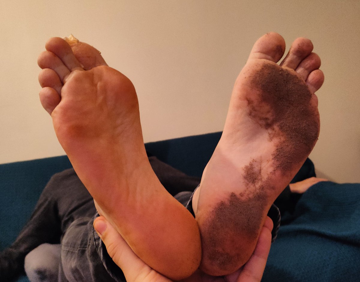 DomTrample's tweet image. Sole dusted in rich chocolate powder - bet you&apos;d love to get on your knees and lick every grain off, woudn&apos;t you ?
#Feet