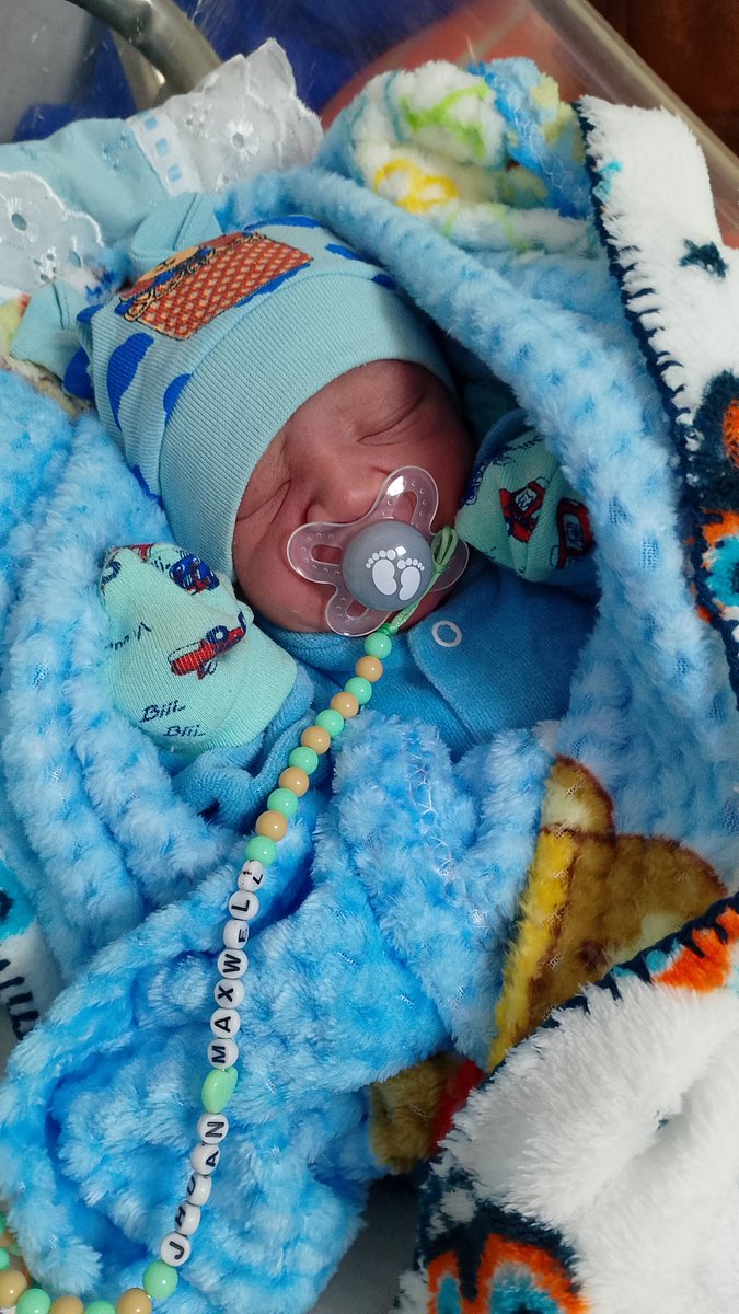 Maria36888156's tweet photo. A estrela mais linda do céu meu denguinho as vezes pergunto a Deus pq tirou de mim mais percebir que vc não era pra mim mais sim pro céu Deus me deu Deus tomou bendito seja o nome do senhor 💔😭 eterno Jhuan Maxwell 🖤😭 https://t.co/qWOf7pljsp