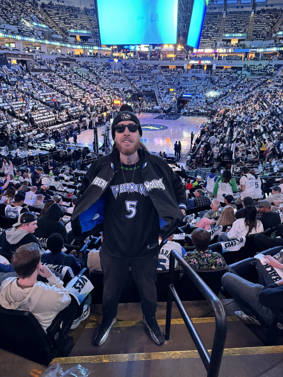 DatBiz612's tweet image. #Timberwolves in the number on the jersey!! #packpix