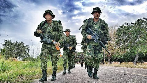 oscarapolinarm's tweet photo. ¡Rechazamos con total contundencia la cobarde emboscada contra nuestros soldados en el Guaviare!

Hoy más que nunca, exigimos al @mindefensa actuar de manera inmediata y sin titubeos. Señor presidente @petrogustavo: ¡el país no puede seguir siendo rehén de los criminales mientras ustedes guardan silencio o justifican su barbarie!

¡Respaldamos a nuestras Fuerzas Militares en estos momentos difíciles! La vida de nuestros héroes no puede seguir estando en riesgo por la falta de autoridad y determinación.

¡Colombia merece vivir en paz, pero con dignidad y respeto, no a merced de los violentos!