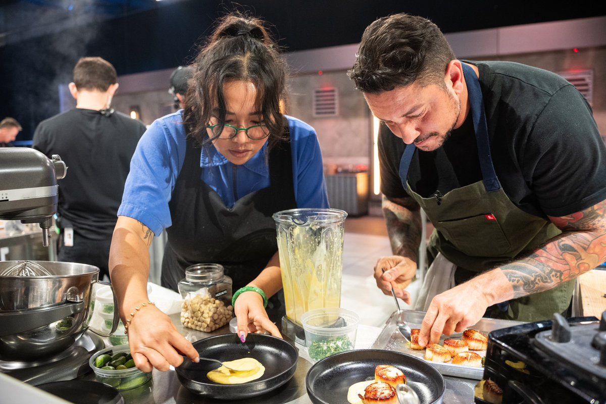 GabeBertaccini's tweet photo. Sleep is for the weak. Cooking is for the crazy. 24 hours. No sleep. All sauce. Let’s get weird. IT  ALL STARTS TONIGHT! 8|7C on @FoodNetwork and @StreamOnMax #24in24 #lastchefstanding https://t.co/S2jD5EtYCp