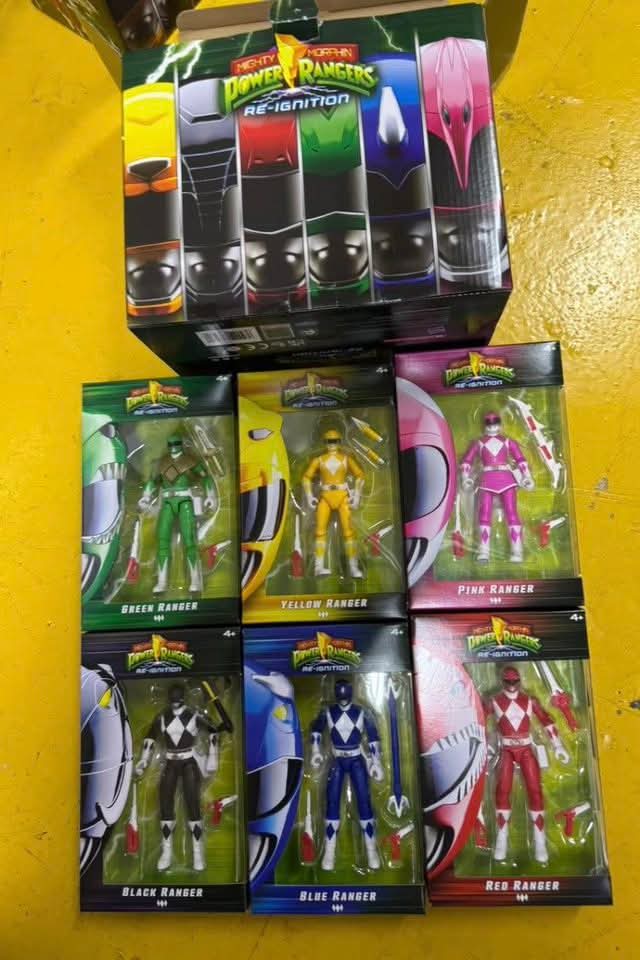 Some more pictures of the Re-Ignition set coming this fall of the Dragon Dagger, Megazord, and figures. 

We are digging the box designs!

#powerrangers #mightymorphinpowerrangers #reignition #playmatestoys #dragondagger #jdf #jasondavidfrank #megazord